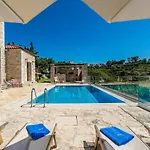 Hectoras Villa In Plaka By Apokoronas-Villas
