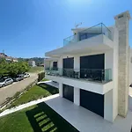 Villa Camelia By The Sea