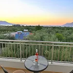 Ianthe Apartment