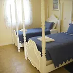 Beautiful Holiday House For 10 Persons, With Swimming Pool