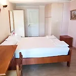Spacious Guesthouse With Garden And Seaview