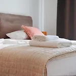 Lydia\'S Apartments