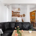 Blue Paradise Apartment