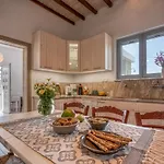Lahardi - Seaside House