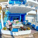 Beach Studio - Sleeps 2 & Private Ocean Terrace
