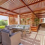 Gold Crest Home In Drapanias Beach, Nopigia