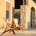 Kiki\'S Seaview Villa