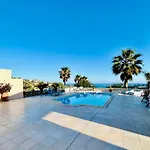 Kiki\'S Seaview Villa