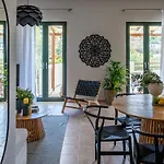 Syra Suites