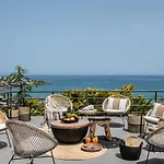 Everest Apartments And Suites