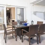 Kapa Apartment - Beachfront, 3 Min Walk To Mamalouka