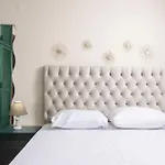 Kapa Apartment - Beachfront, 3 Min Walk To Mamalouka