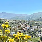 Costas Inn