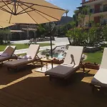 Makis Nest Apart-Hotel