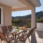 Amelie\'S Luxe Apartments