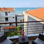 Sea Breeze II Apartment