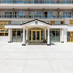 Santa Beach Hotel