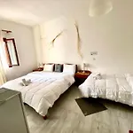 Costas Inn