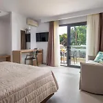 Lagomandra Beach Hotel