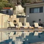 Ermis House