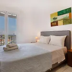 Yiannis Studio 7