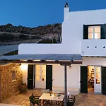 Two Houses Lighthouse Apartment
