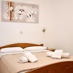 Manolika Studio 1