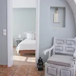 Yakinthos Residence