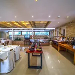 Macaris Suites & Spa