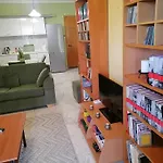 Το Σπίτι Του Στράτου Στη Θεσσαλονίκη- Stratos\' Apartment In Thessaloniki