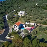 Effie\'S Maisonette With Detached Studio