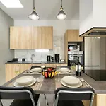 Modern Spacious Apartment