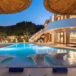 Hamilton Grand Villa