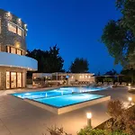 Hamilton Grand Villa