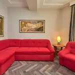 Iris Hotel