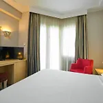 Iris Hotel