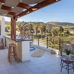 Michalis Apartment With Outdoor Jacuzzi