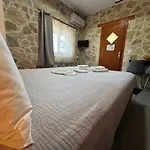 Aristos Apartments & Suites