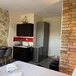 Aristos Apartments & Suites