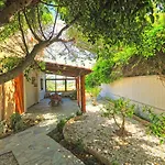 Villa Karteros