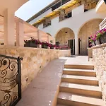 Neikos Mediterraneo Luxury Suites