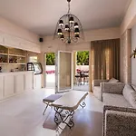 Neikos Mediterraneo Luxury Suites