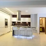 Spacious Fully Equipped 3Bd 2Bath Apt In The Heart Of City With Balconies Ac And Fast Wifi #2