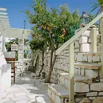 Leonardos Apartments