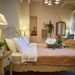 Lianelia Luxury Village House