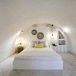 Privee Santorini