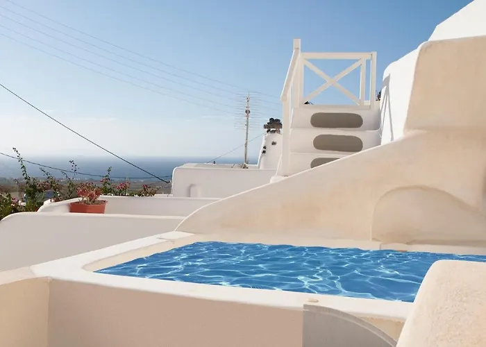 Oia, Finikia Cave House