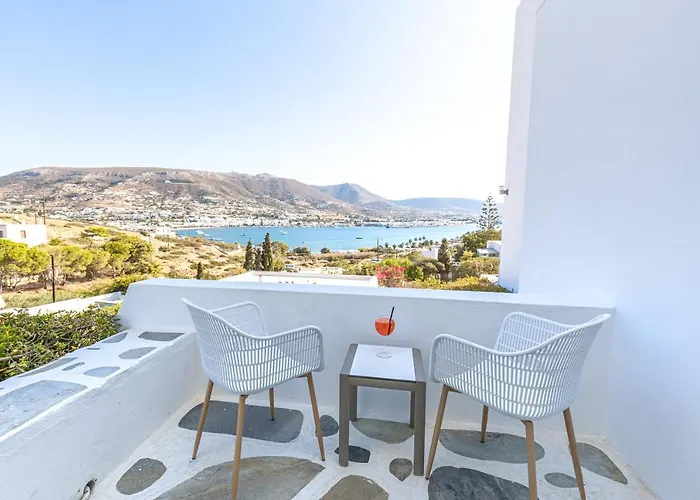 Akrotiri Hotel