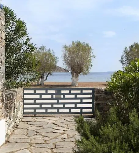 Beachfront 2Br Apartment - Free Parking