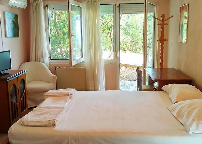Spacious Guesthouse With Garden And Seaview